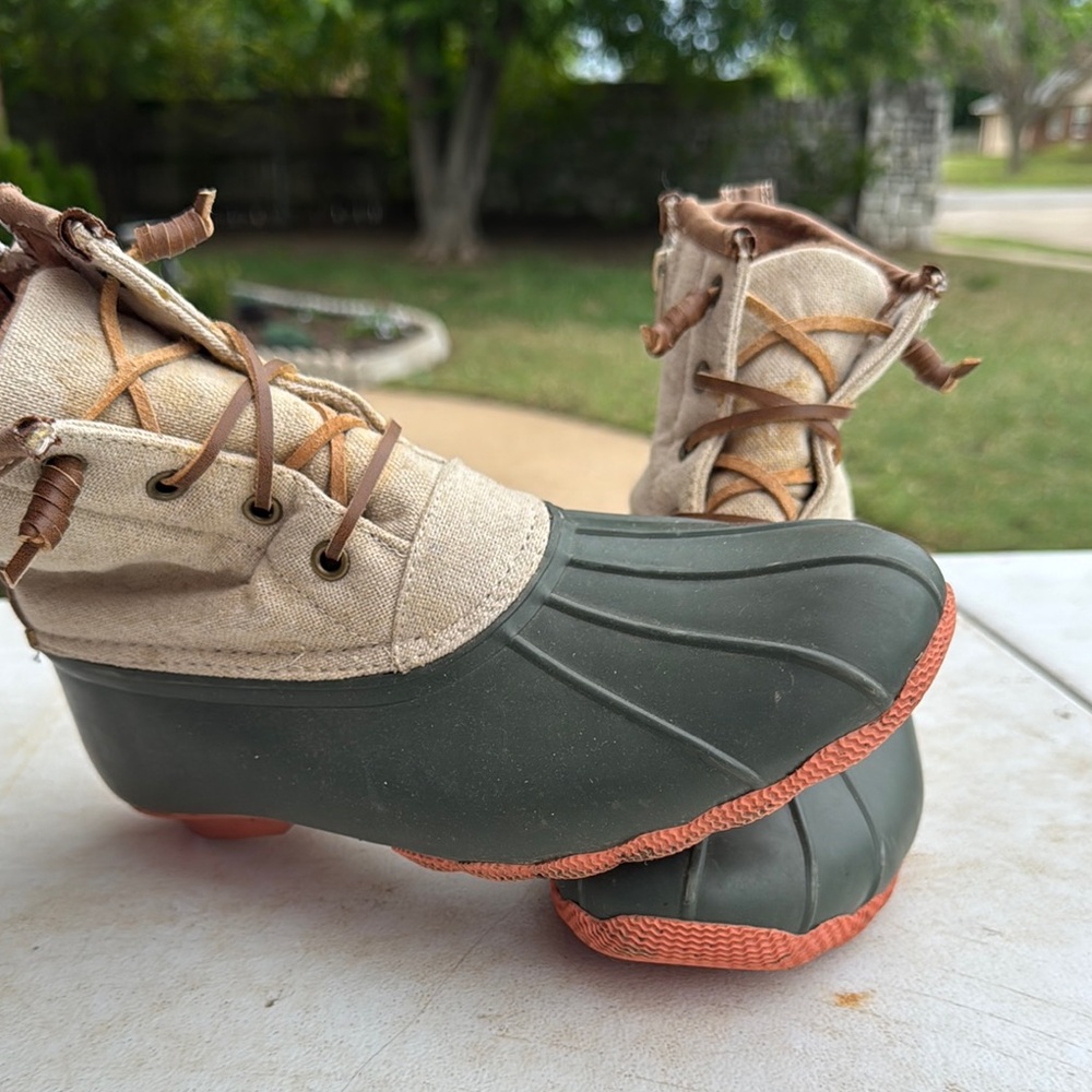 Kids Outdoor Adventure Boots - Green and Tan